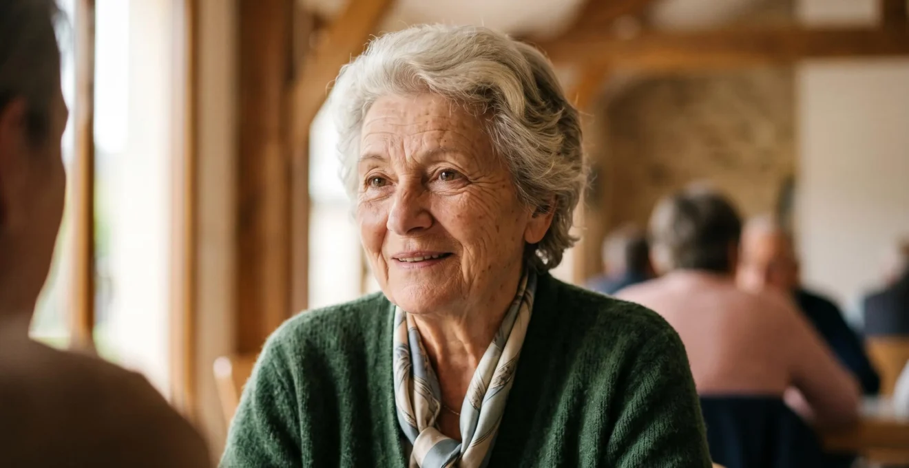 Senior retrouvant du lien social dans un environnement bienveillant